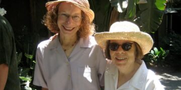 This article explores Linda Hunt and linda hunt karen kline Karen Kline's backgrounds, careers, relationship, lifestyle, estimated net...