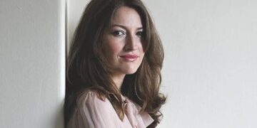 This article examines what is publicly known about Laurie Holmond, separating documented facts from speculation........