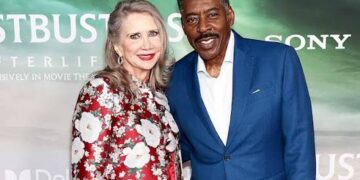 That privacy makes her story different from linda kingsberg age many celebrity biographies. There is limited verified information about her..
