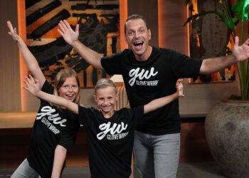Here is the complete Glove Wrap story, including glove wraps shark tank its founders, origin, Shark Tank pitch, deal, business growth....